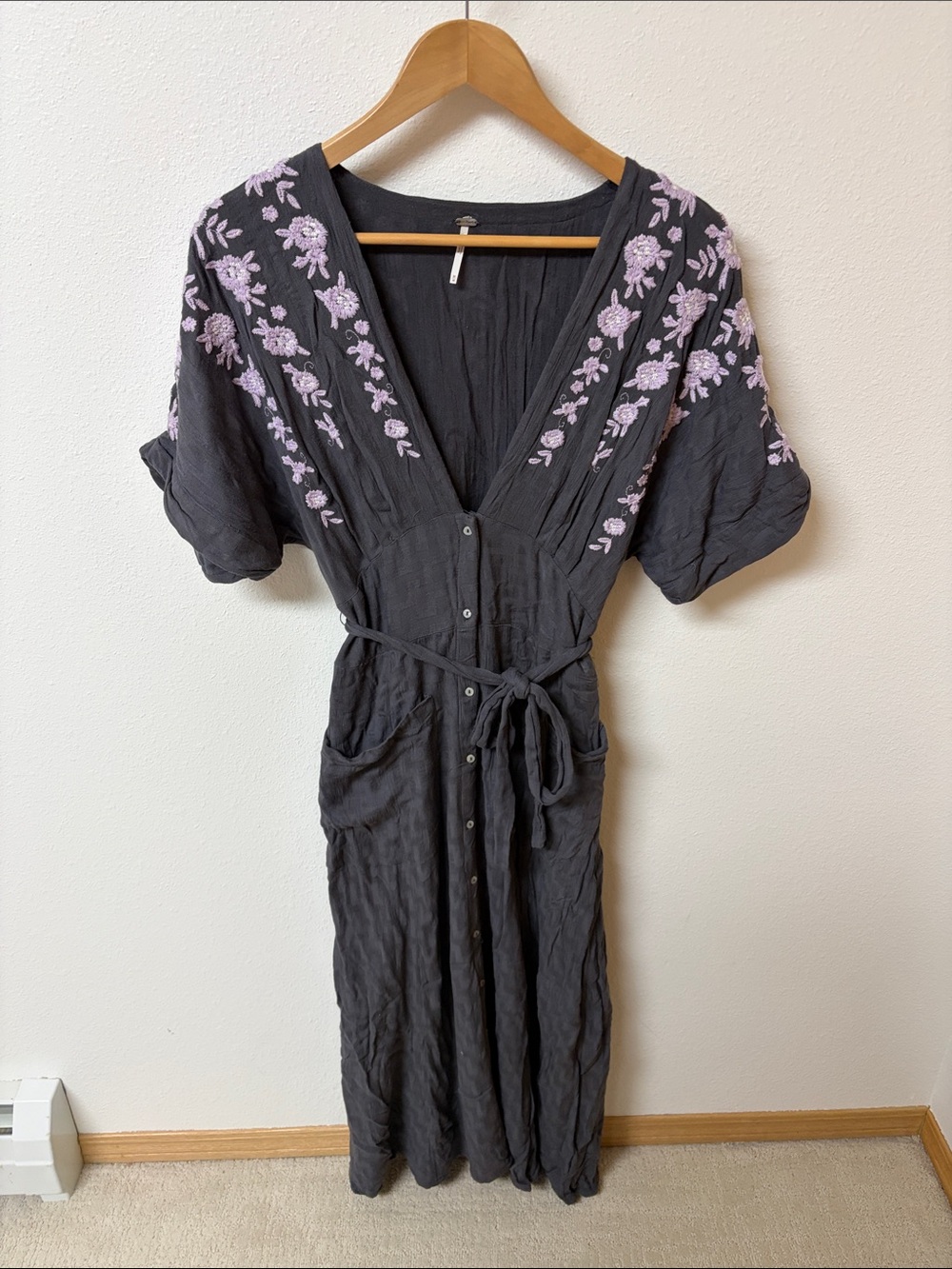 Free People gray Maxi Dress with Lavender Floral Embroidery Women’s size M